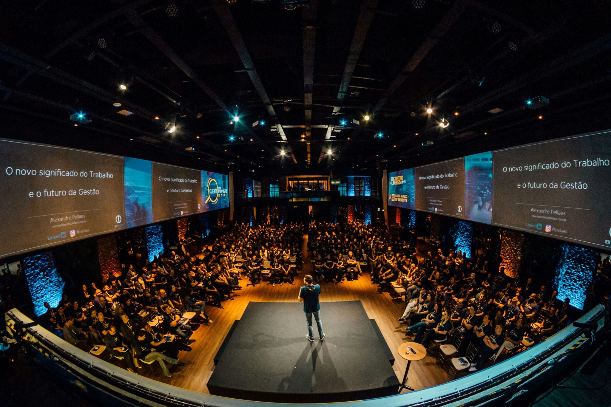 Large conferences with large screens